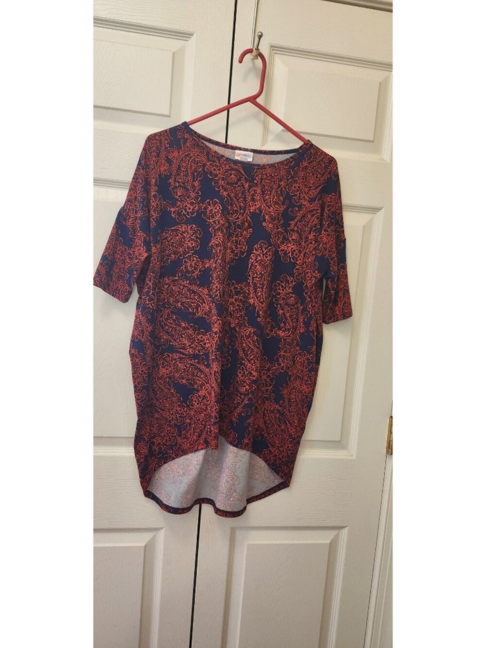 Women LuLaRoe Irma Red Paisley Print Navy Blue High Low Tunic Top Shirt Size S